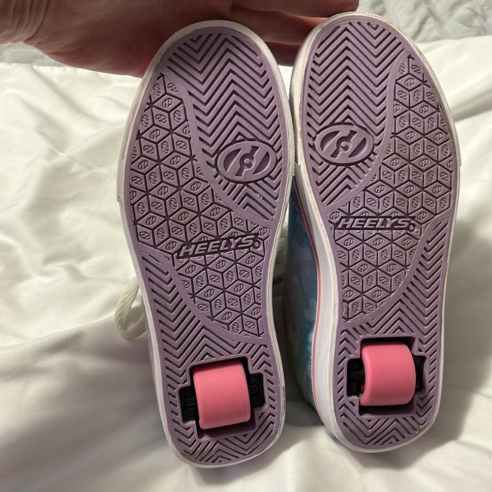 HEELYS Rainbow Shoes USA sizes youth 4 wmn’s 5 - Picture 3 of 7
